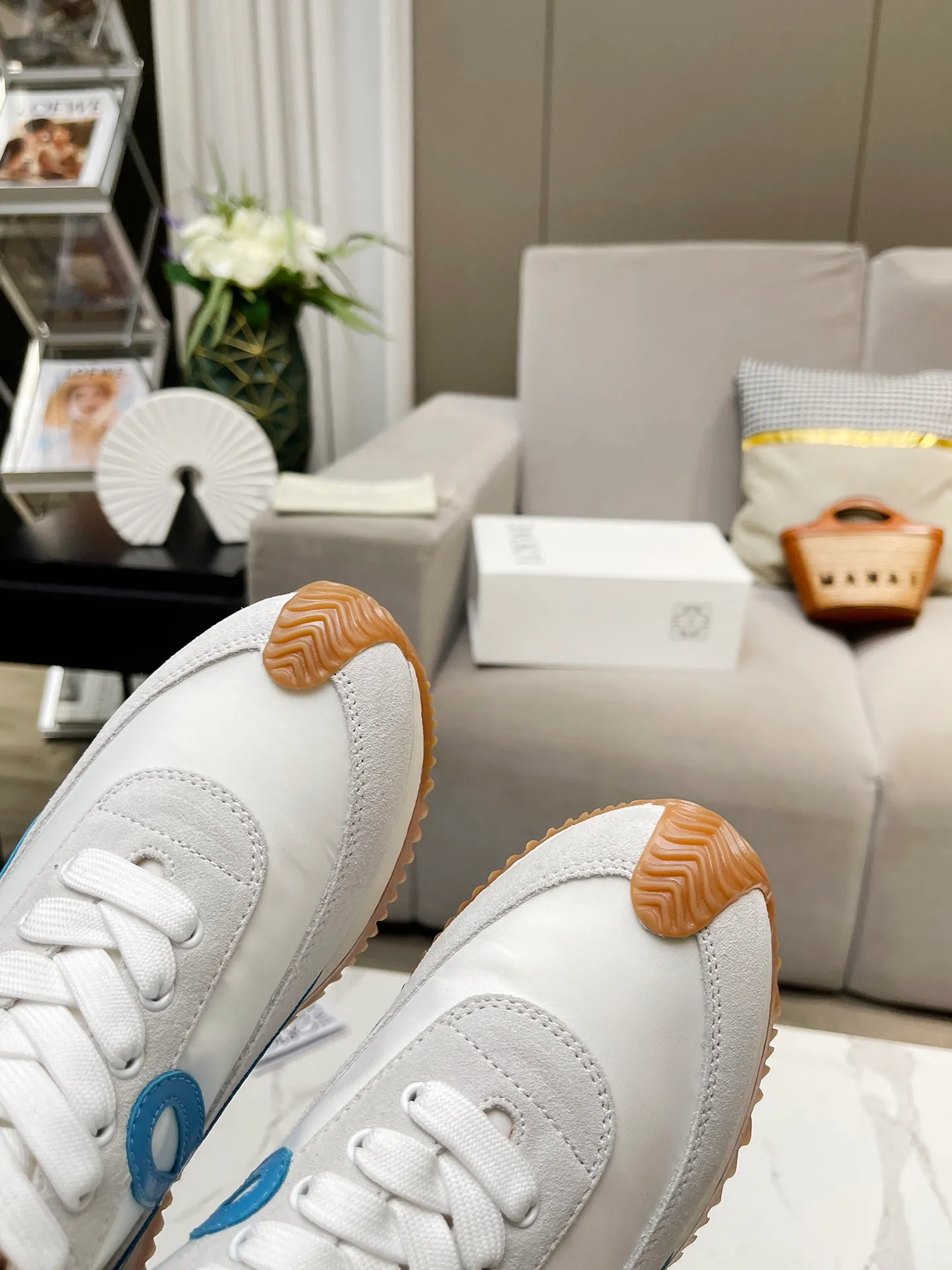 👟👟Ex-factory price 520👟👟 Men's code +10 Women's model: 35--39 (customized code 40 for women), Men's model: 40--44 (customized code 45 for men), 🔥🔥Hot LOEWE 2024 latest inner color block moral training shoes Forrest Gump shoes super good-looking super versatile color block stitching upper Very high-end hidden inner vagina 4cm! The heel has a novel design, is soft and comfortable, and has an exclusive brand logo on the side. It will be rated as the most comfortable sneaker of the year and is a must-have for your shoe cabinet!  The upper is made of special original cowhide + original cloth imported from Australia. The cowhide insole / original private model is exclusively customized with a 1:1 outsole!  Complete set in original packaging.